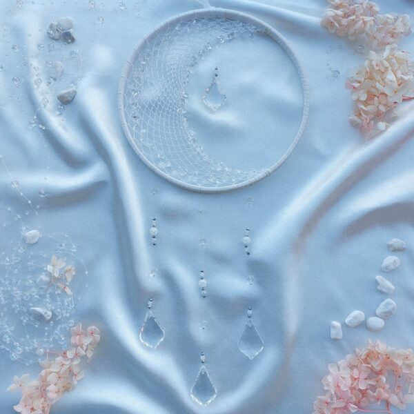 Päikese- ja unenäopüüdja "Kuu" mäekristallidega