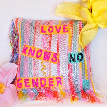 LOVE KNOWS NO GENDER suur diivanipadi