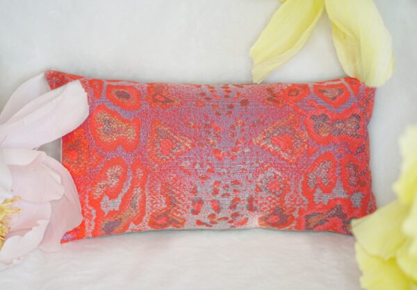 Erksa loomamustriga diivanipadi