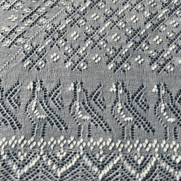 Kolmnurkne rätt Läänemaa linnukirja mustriga