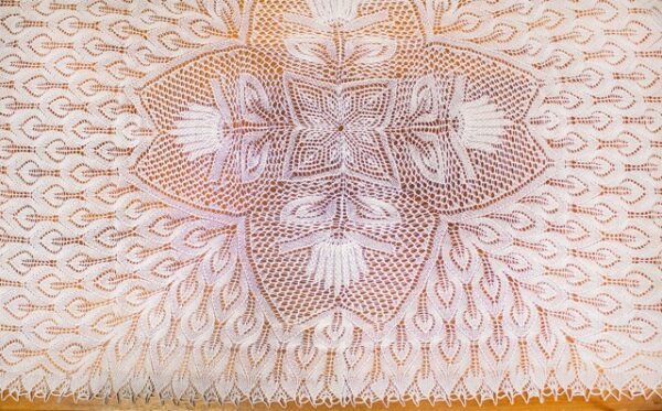 Käsitsi kootud laudlina