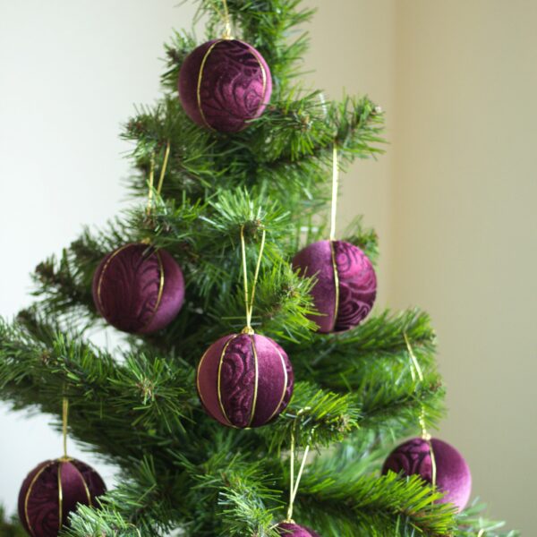 Tumepunaste kuuseehete komplekt