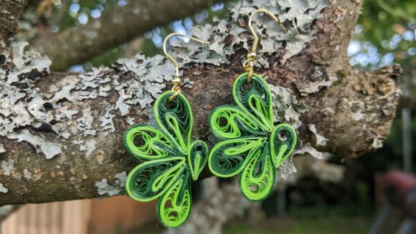 Paberist rohelised kõrvarõngad