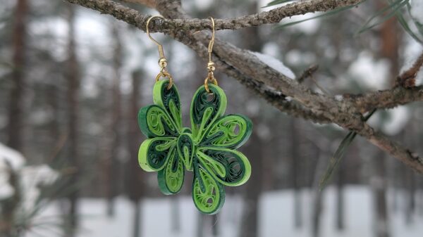 Paberist rohelised kõrvarõngad