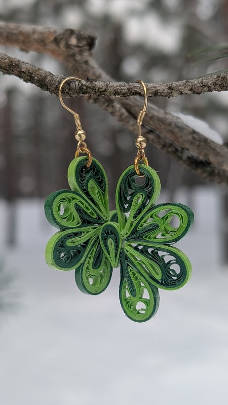 Paberist rohelised kõrvarõngad