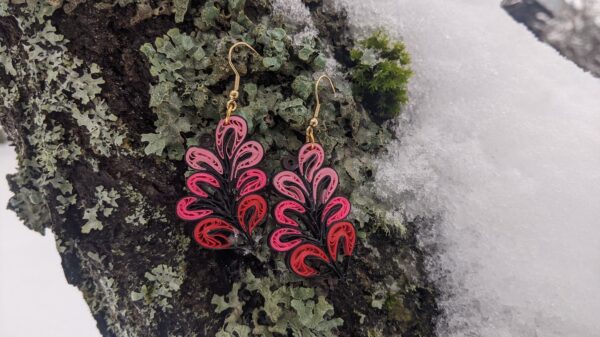 Paberist roosad kõrvarõngad