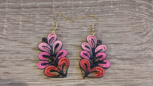 Paberist roosad kõrvarõngad