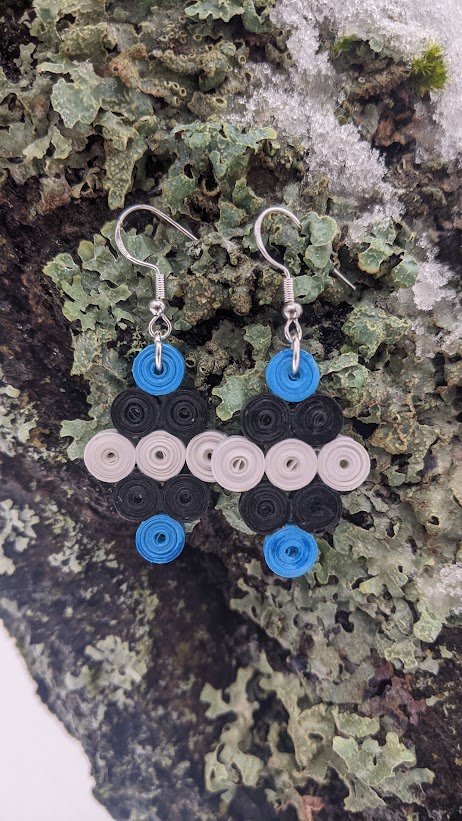 Sini-must-valged kõrvarõngad