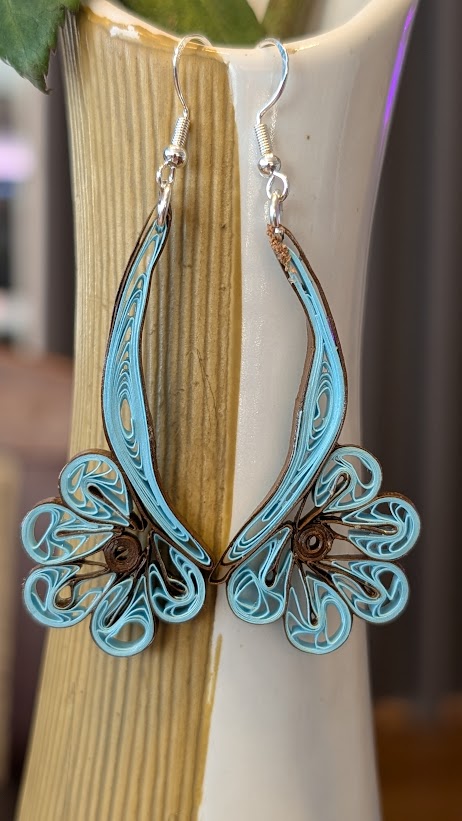 Pikad sinised kõrvarõngad