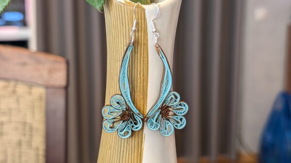 Pikad sinised kõrvarõngad