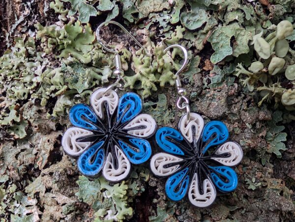 Sini-must-valged paberist kõrvarõngad