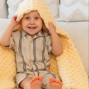 Lastepleed kapuutsiga