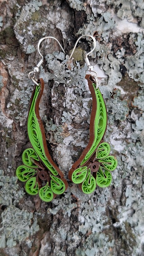 Pikad rohelised paberist kõrvarõngad Pikad rohelised paberist kõrvarõngad