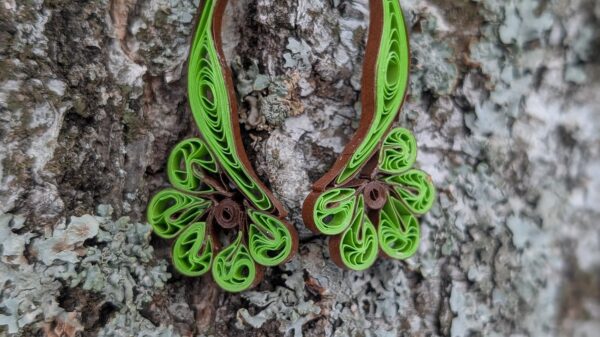 Pikad rohelised paberist kõrvarõngad Pikad rohelised paberist kõrvarõngad