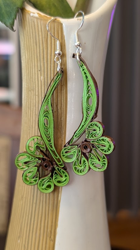 Pikad rohelised paberist kõrvarõngad Pikad rohelised paberist kõrvarõngad