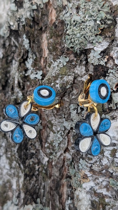 Sini-must-valged kõrvarõngad Sini-must-valged kõrvarõngad