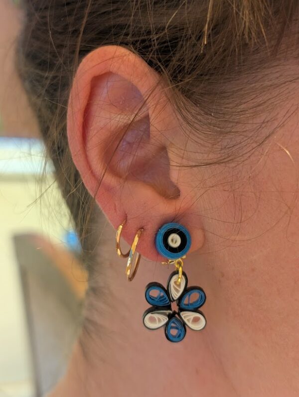 Sini-must-valged kõrvarõngad Sini-must-valged kõrvarõngad